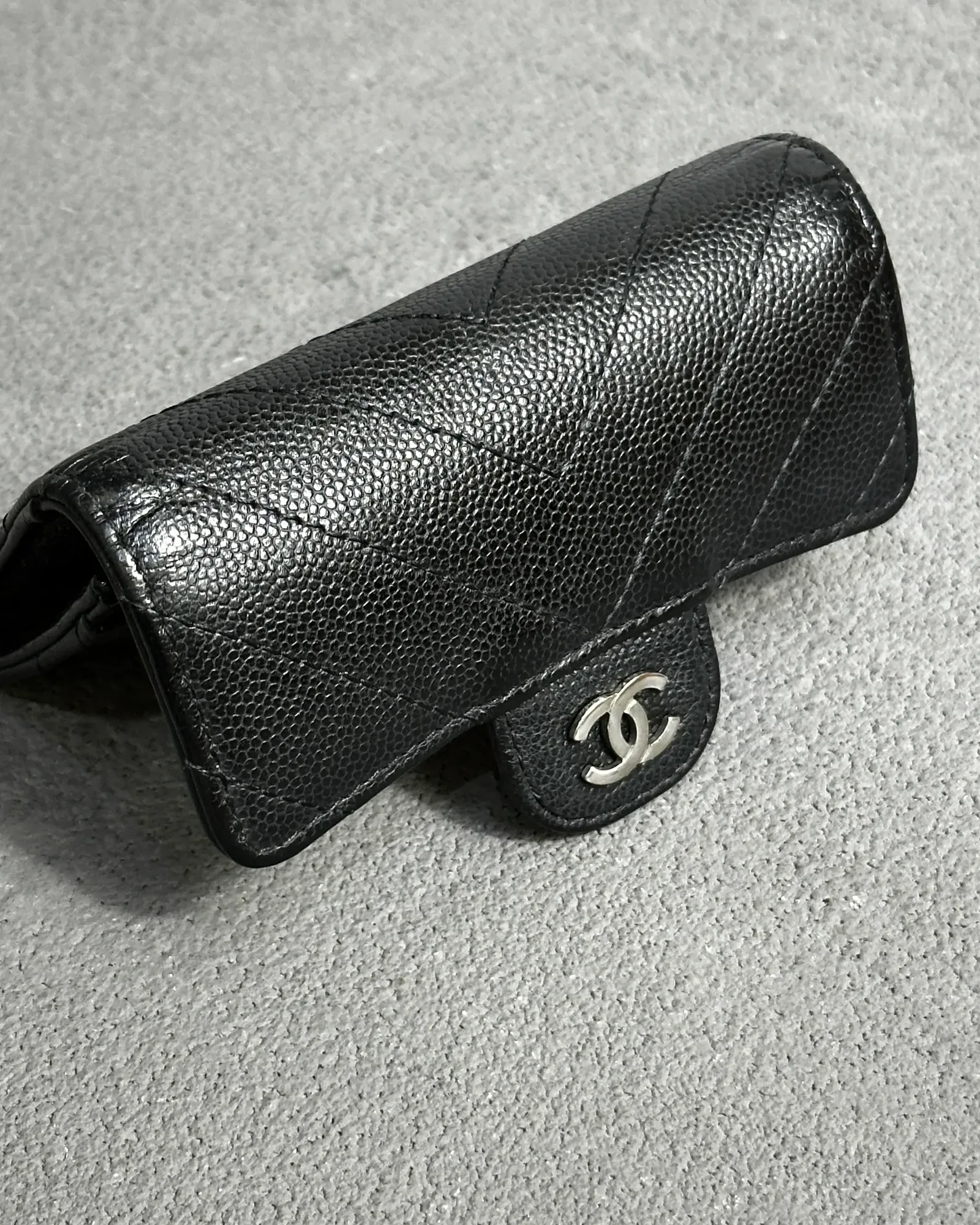 지갑-샤넬-장식 수선-샤넬 클래식 플랩 카드 홀더 캐비어 블랙 수선 후